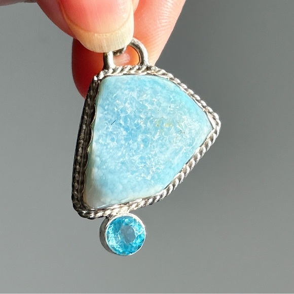 Gorgeous Signed Shimmering Blue Druzy Blue Topaz Sterling Silver Necklace - Picture 12 of 12